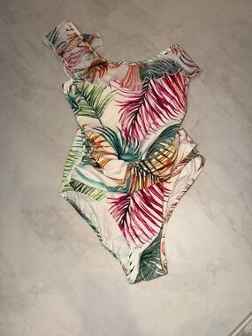 One-Shoulder Tropical Leaf Ruffle Swimsuit - Multicolor on White